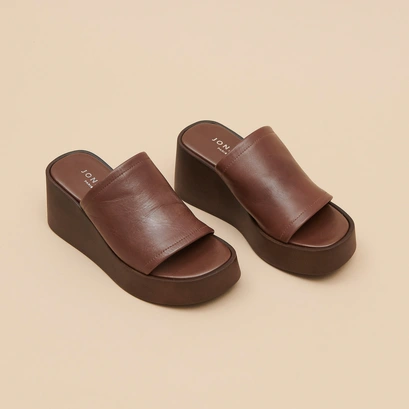Mules compens&eacute;es in dark brown leather | eugene