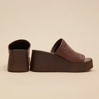 Mules compens&eacute;es in dark brown leather | eugene