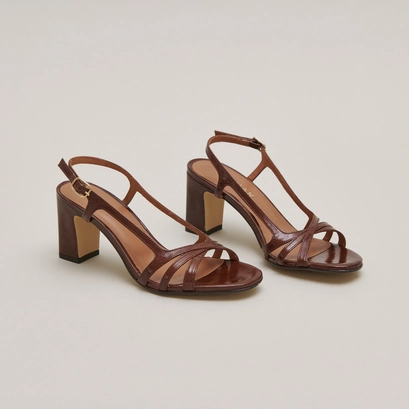 High-heeled sandals in brown shiny leather | vaiana