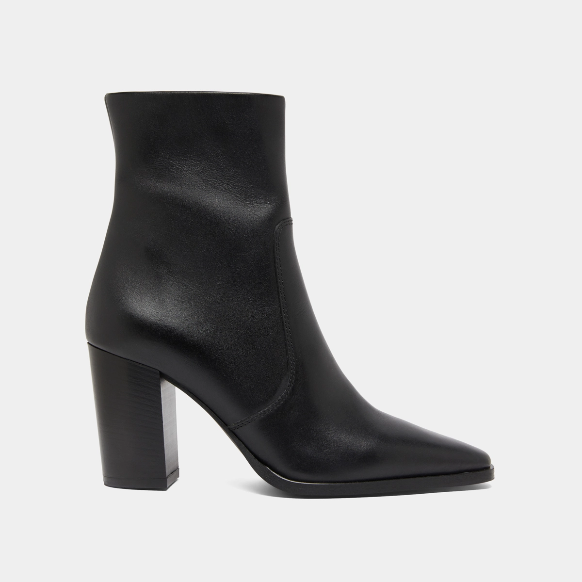 Bottines à bouts pointus in black leather | PAM