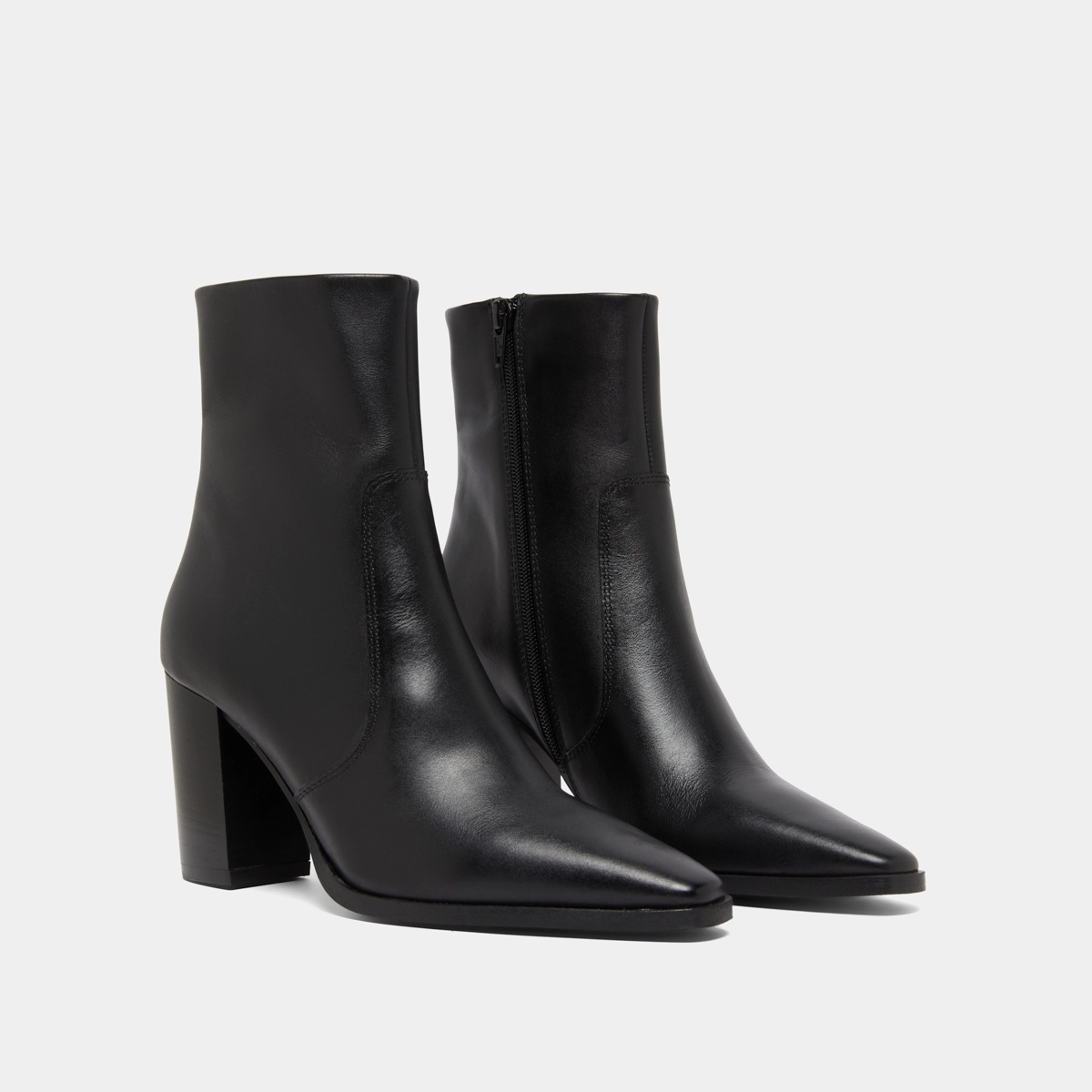 Bottines à bouts pointus in black leather | PAM