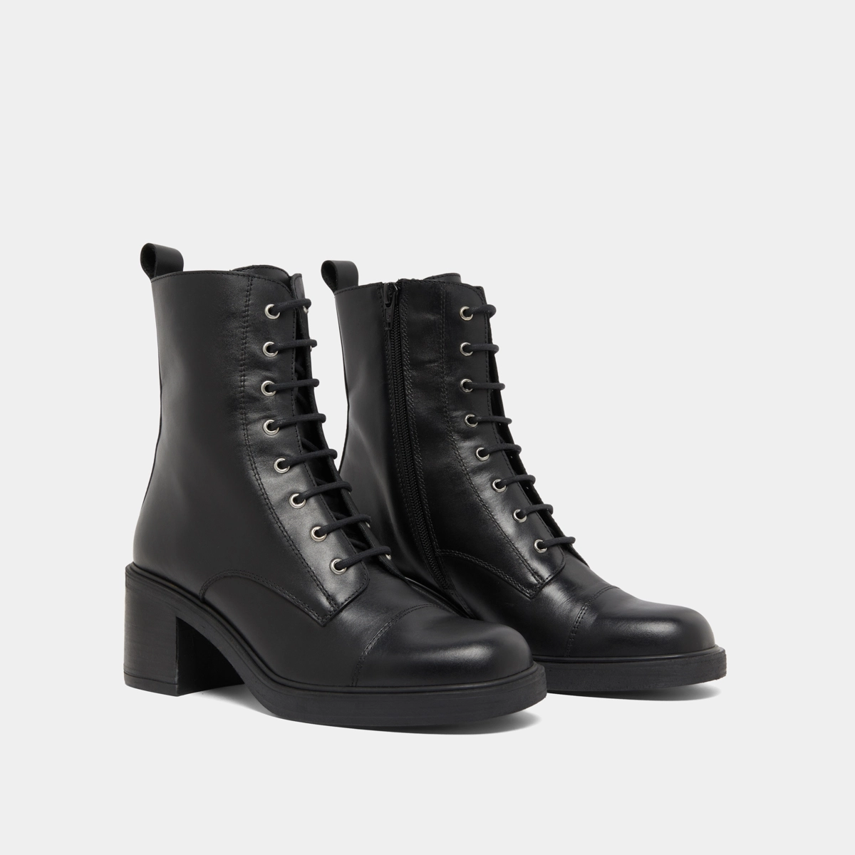 Bottines à lacets et élastiques arrières... in black leather | PANAME