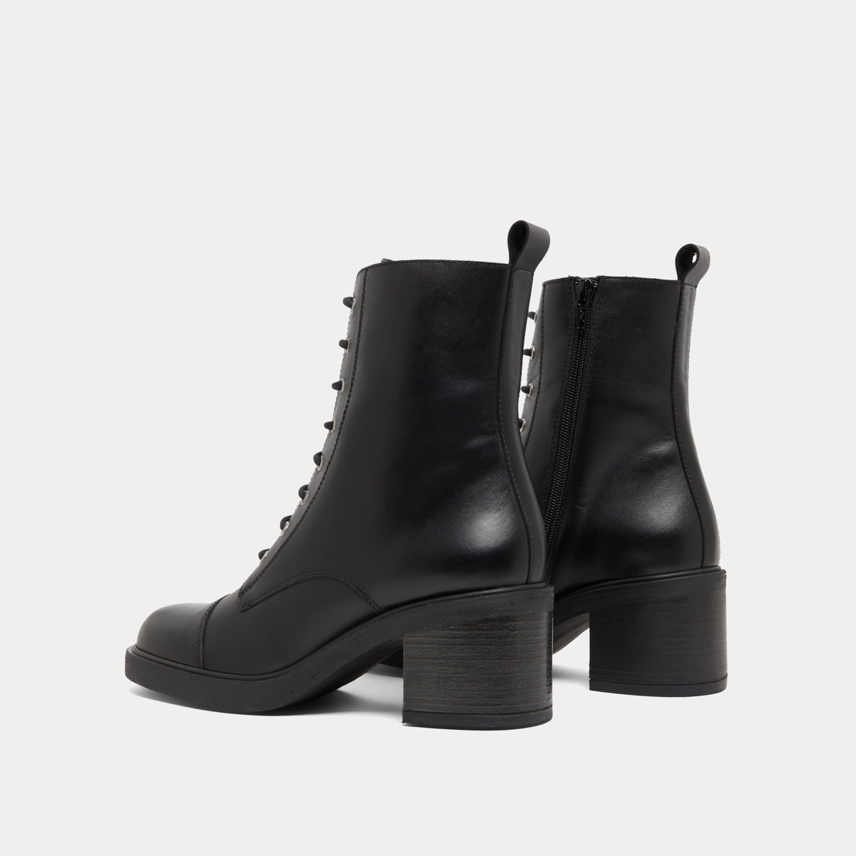 Bottines à lacets et élastiques arrières... in black leather | PANAME