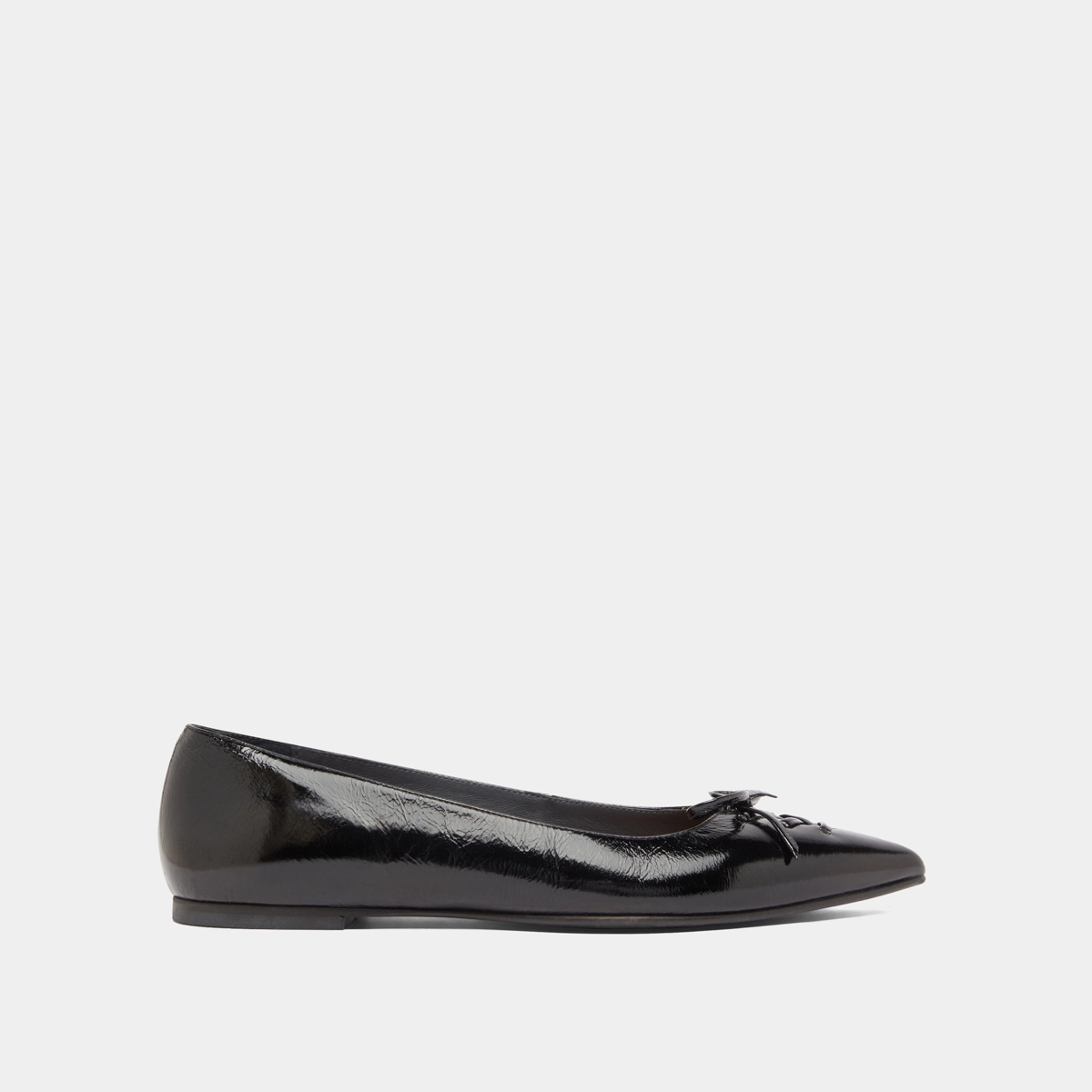 Ballerines lacées à bouts pointus in black shiny leather | DAMY