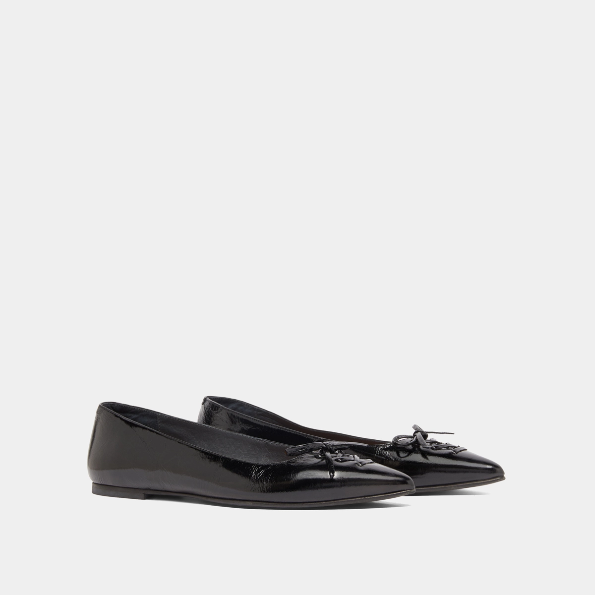 Ballerines lacées à bouts pointus in black shiny leather | DAMY