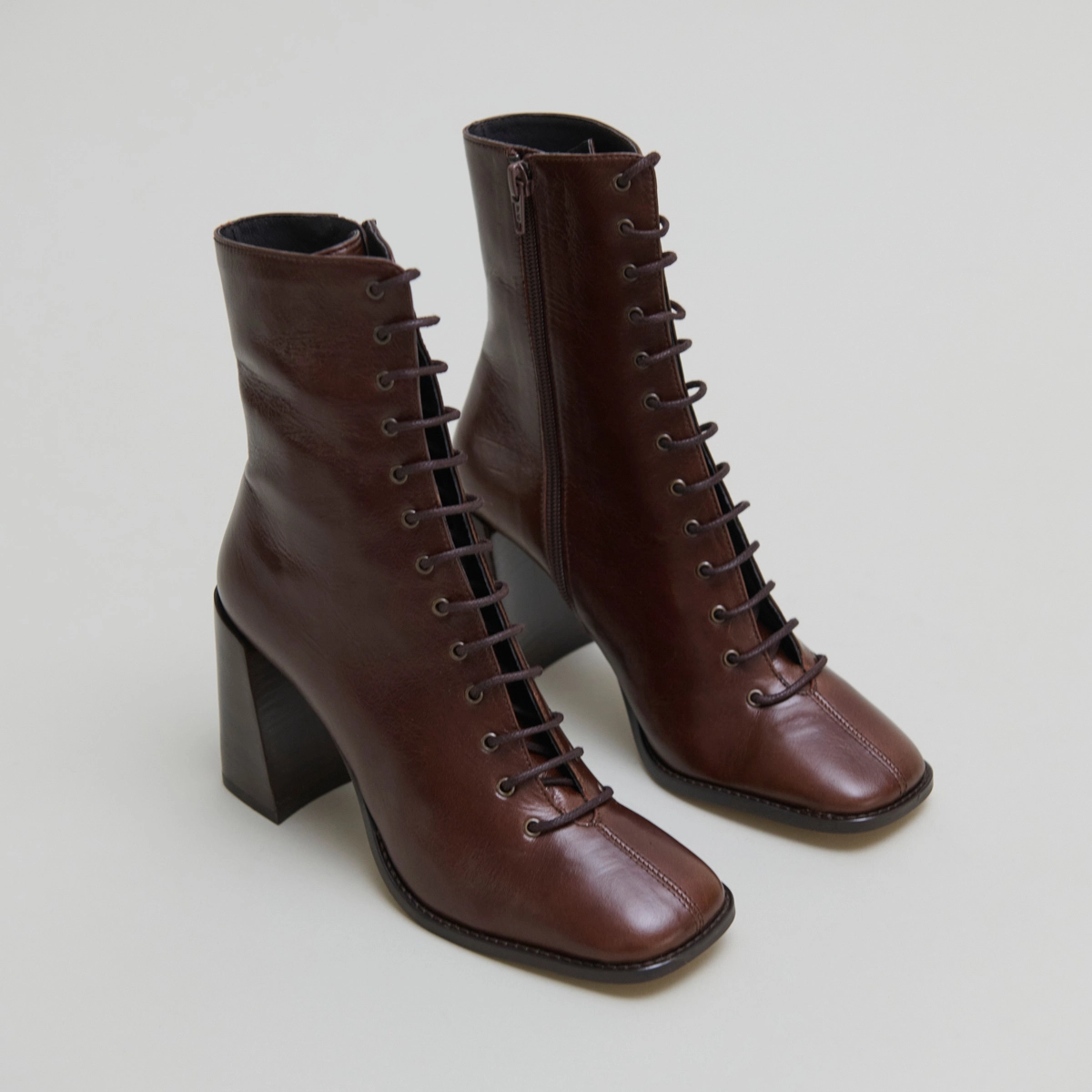 Bottines à talons lacées in brown distressed leather | VANDELLE