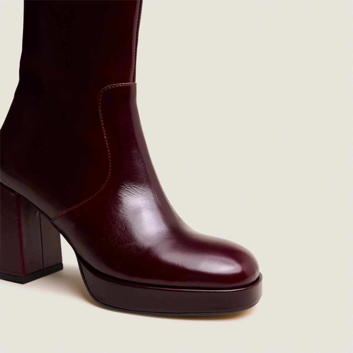 Heeled ankle boots with square toes in burgundy leather | VESNA