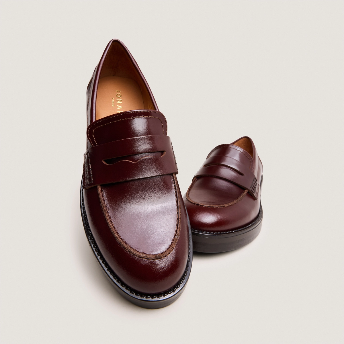 Round-toed loafers in brown leather | MIRNA