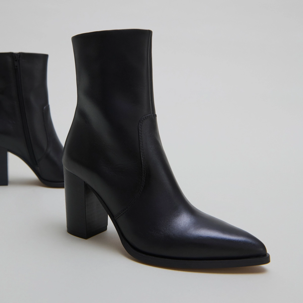 Bottines à talons in black leather | PERLE