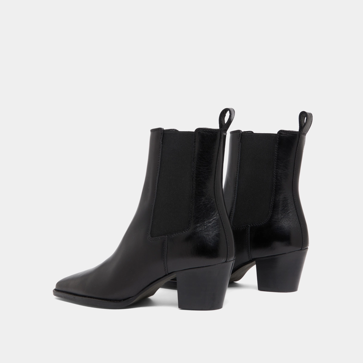 Bottines à talons biseautés et bouts poi... in black leather | BIRKIN