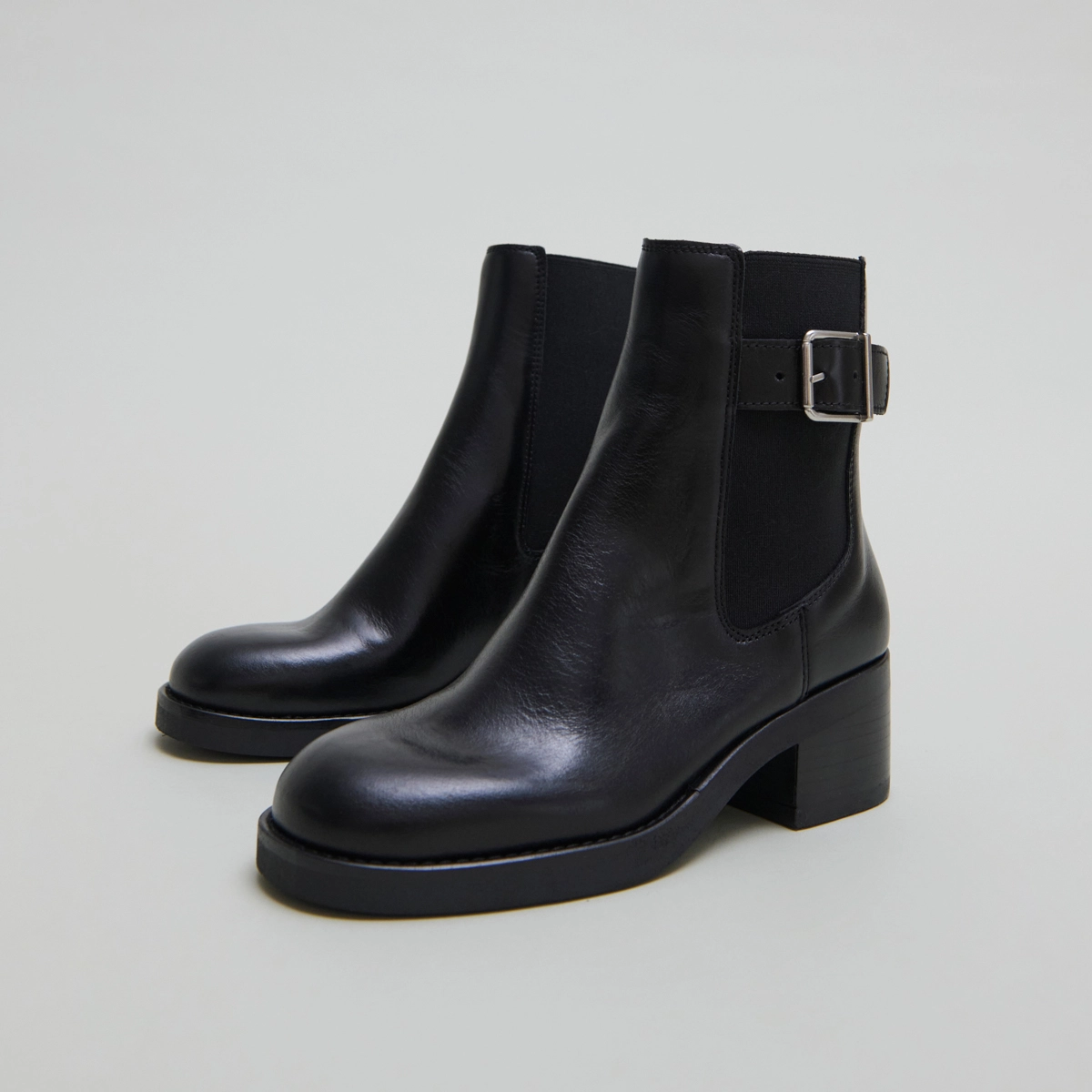 Boots à élastiques et boucles ajustables... in black leather | BOULOU