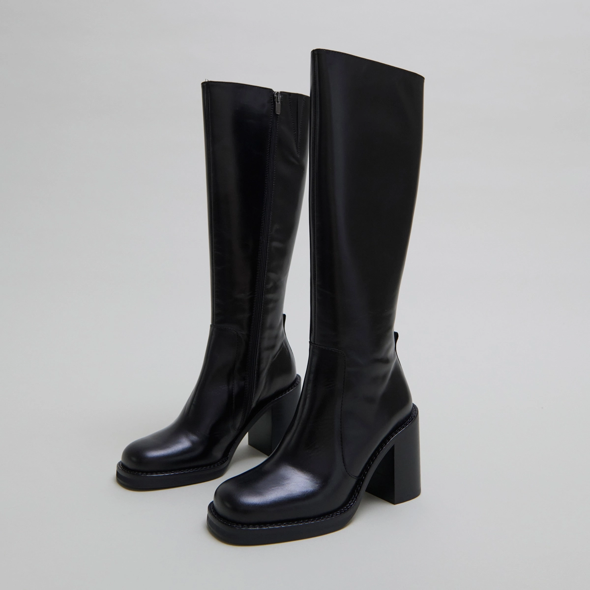 Boots with overflowing heels in black leather calf size S | BRETZEL