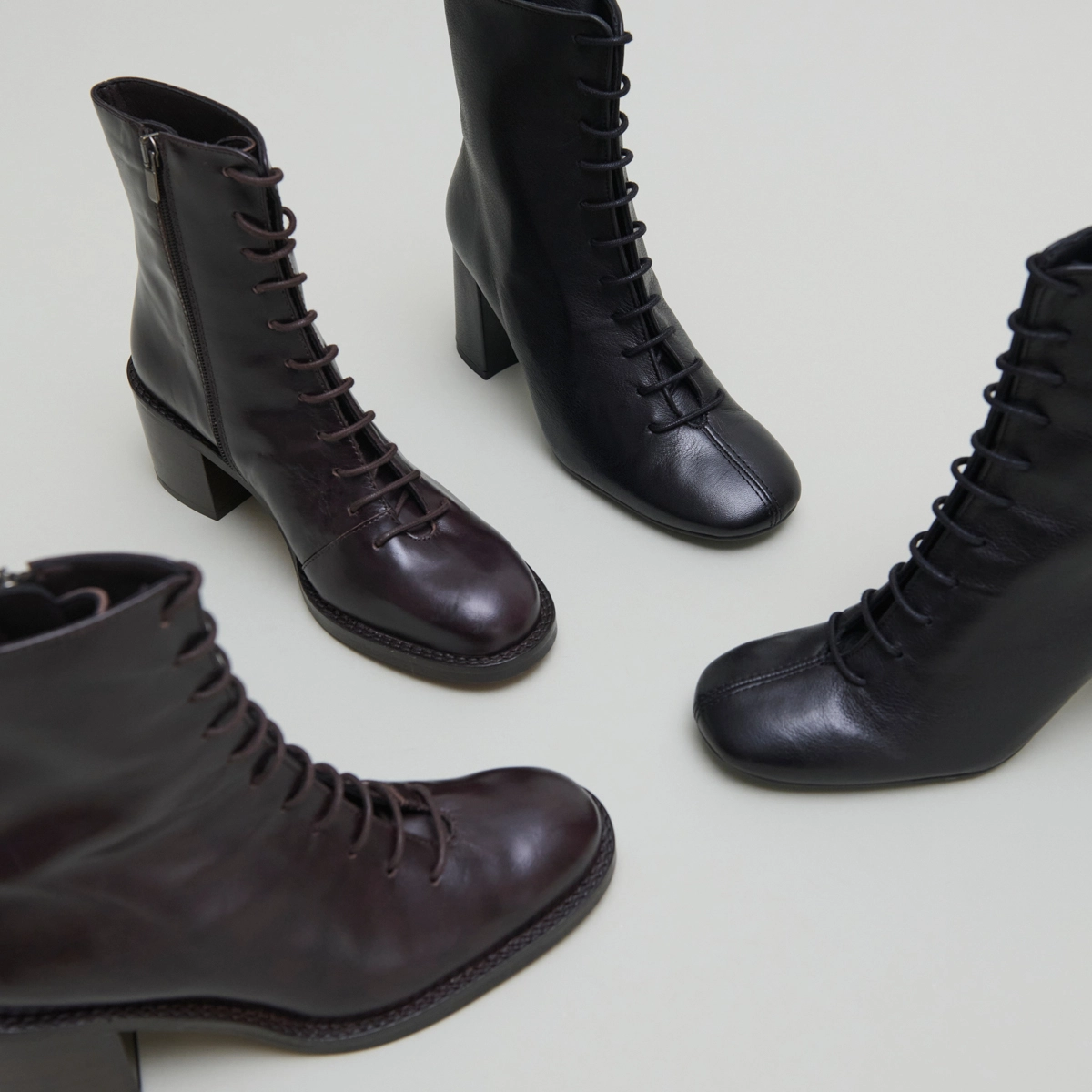 Boots &agrave; lacets et talons d&eacute;bordants in dark brown leather | BRINDILLE