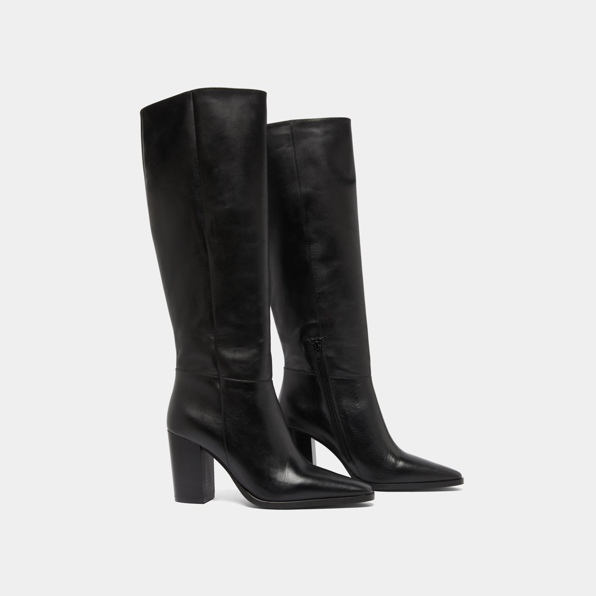 Bottes &agrave; bouts pointus in black leather | PLUME