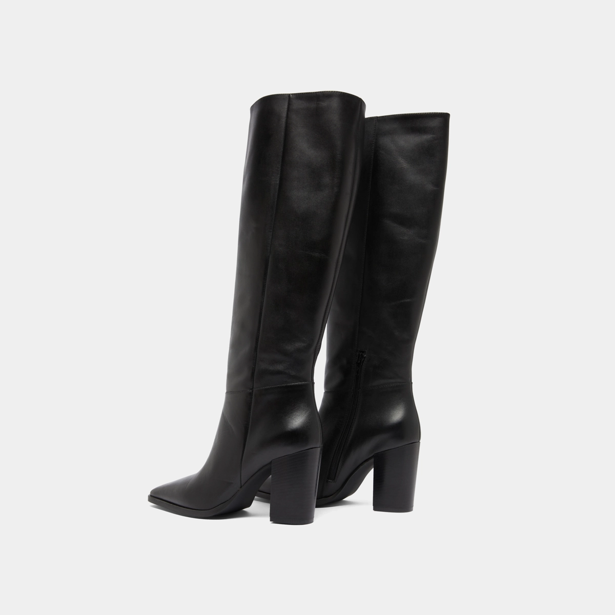 Bottes &agrave; bouts pointus in black leather | PLUME