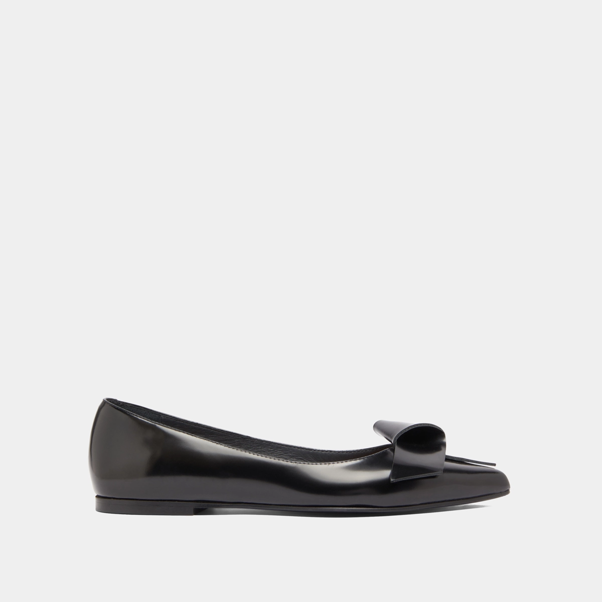 Ballerines &agrave; bouts pointus in black glazed leather | DEMO