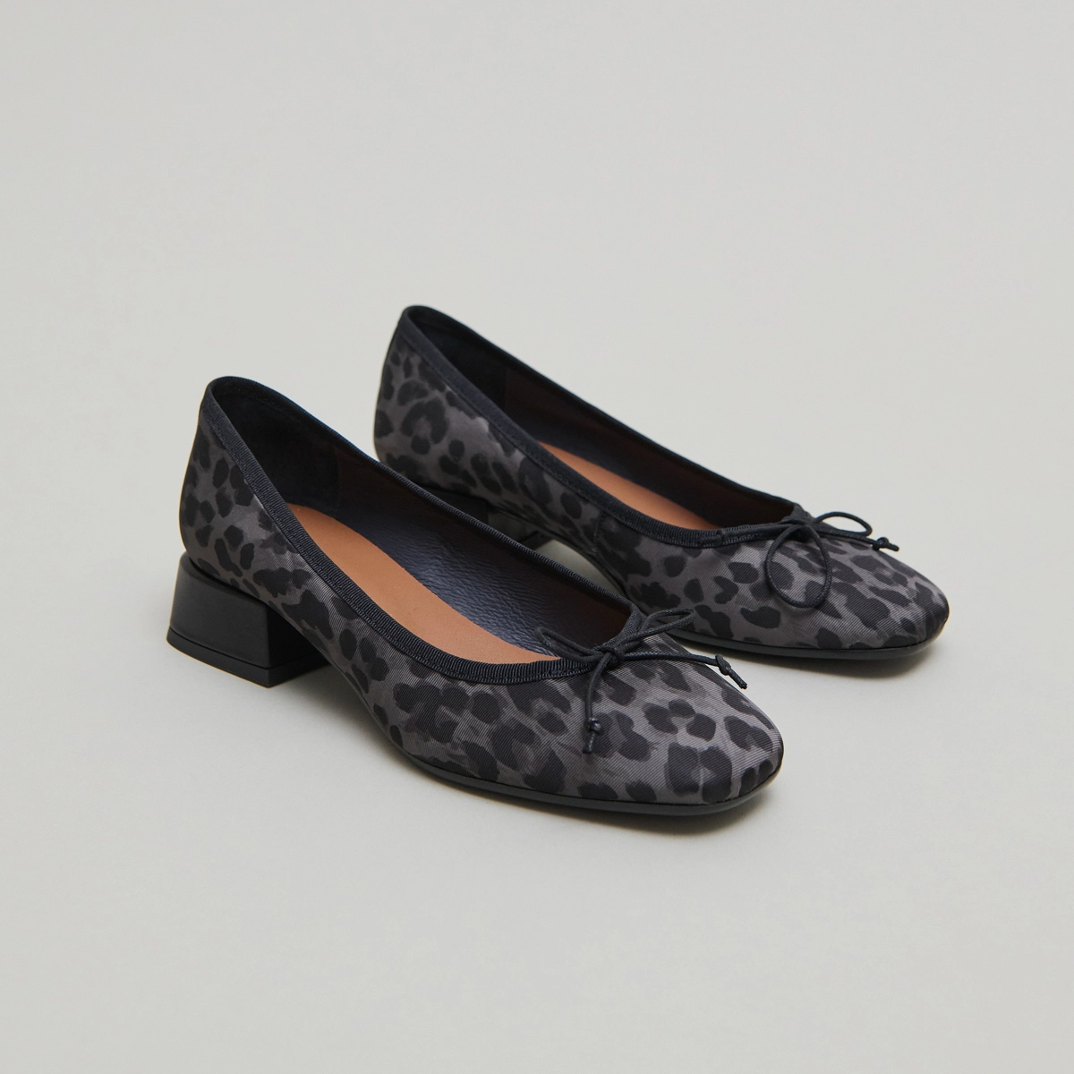 Ballerines &agrave; petits talons in gray leopard | DYBIL