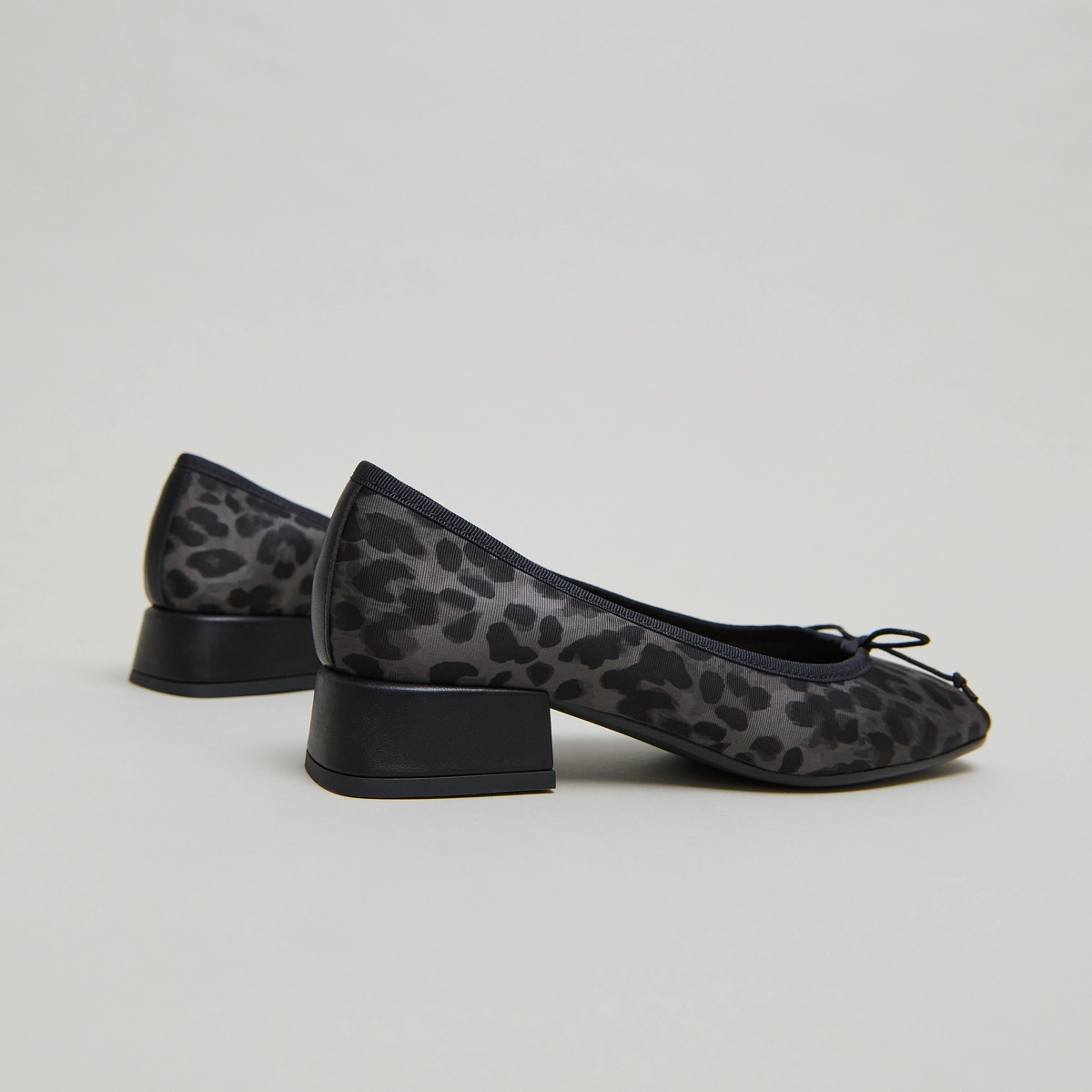 Ballerines &agrave; petits talons in gray leopard | DYBIL