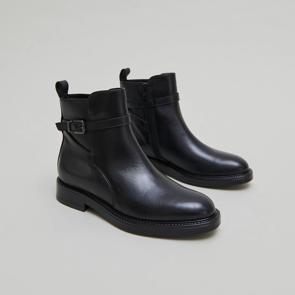 Boots à boucles in black leather | CLEA
