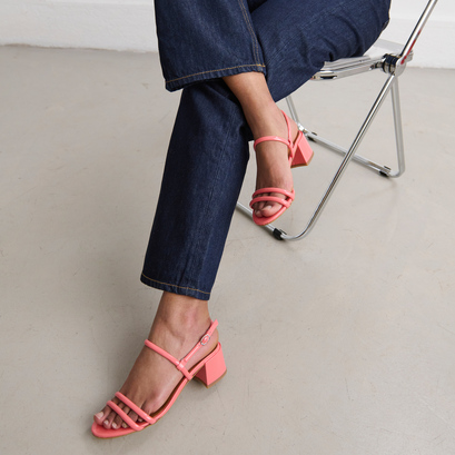 Heeled sandals in coral patent | ADAM