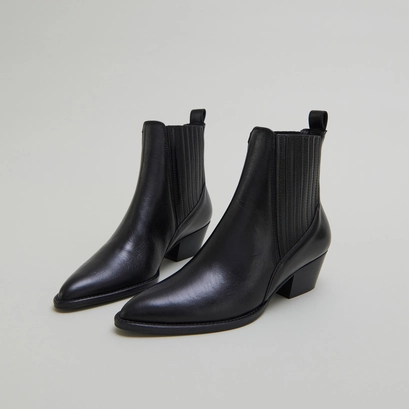 Boots &agrave; petits talons biseaut&eacute;s et &eacute;last... in black leather | bailey