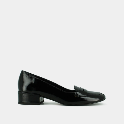 Mocassins &agrave; petits talons in black pleated patent | BERNIE