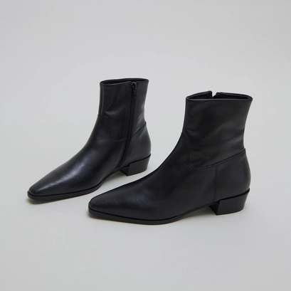 Boots &agrave; bouts pointus in black leather | pacha
