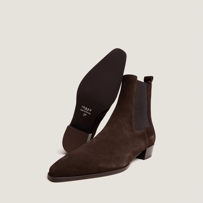 Boots &agrave; l&eacute;gers talons biseaut&eacute;s et bouts pointus in dark brown suede | papaye