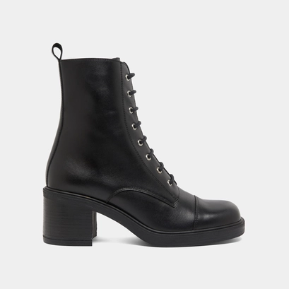 Bottines &agrave; lacets et &eacute;lastiques arri&egrave;res... in black leather | paname