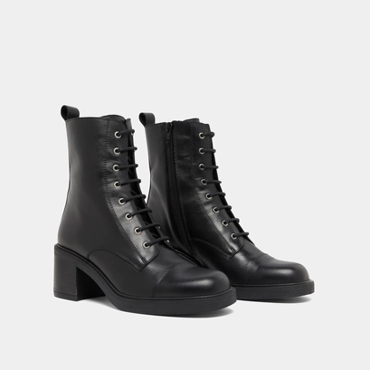 Bottines &agrave; lacets et &eacute;lastiques arri&egrave;res... in black leather | paname