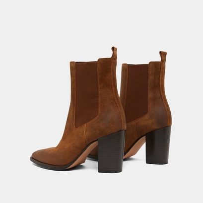 Bottines &agrave; talons et &eacute;lastiques in cognac laminated suede | pepita