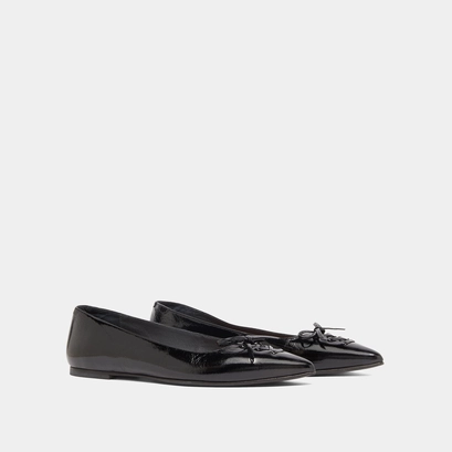 Ballerines lac&eacute;es &agrave; bouts pointus in black shiny leather | DAMY