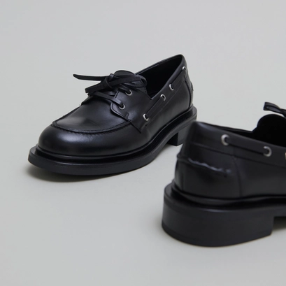 Derbies &agrave; lacets &eacute;pais in black leather | paolo