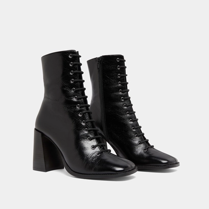 Bottines &agrave; talons lac&eacute;es in black distressed leather | vandelle