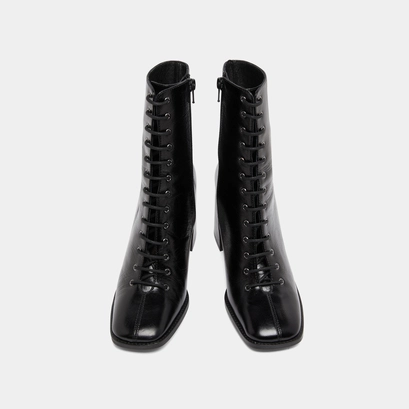 Bottines &agrave; talons lac&eacute;es in black distressed leather | vandelle