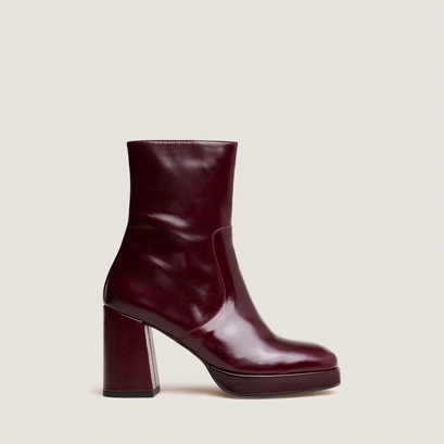Heeled ankle boots with square toes burgundy