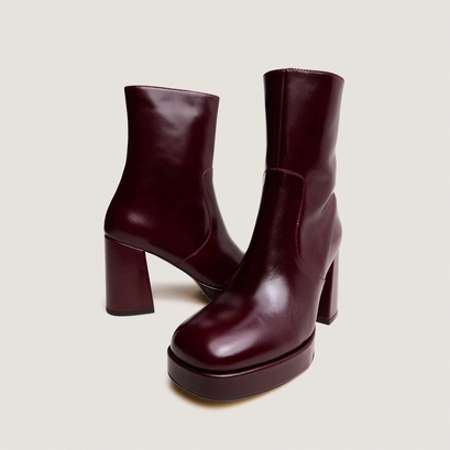 Heeled ankle boots with square toes burgundy