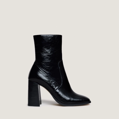 Heeled ankle boots with square toes in black shiny leather | vidal