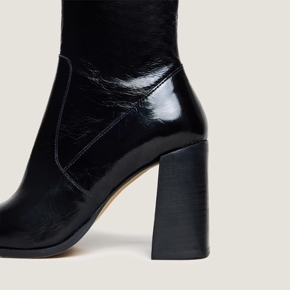 Heeled ankle boots with square toes in black shiny leather | vidal
