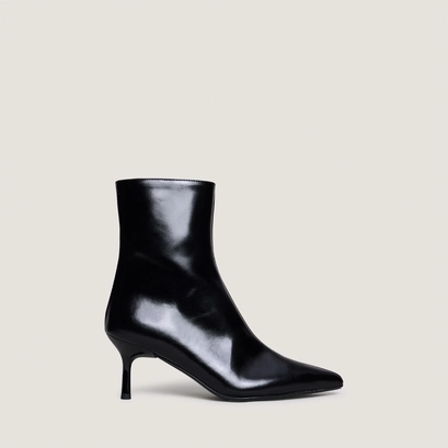 Pointed-toe ankle boots in black leather | diem