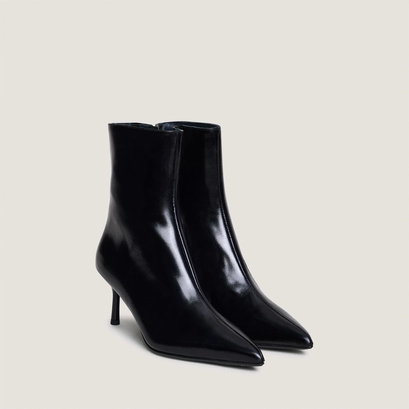 Pointed-toe ankle boots in black leather | diem