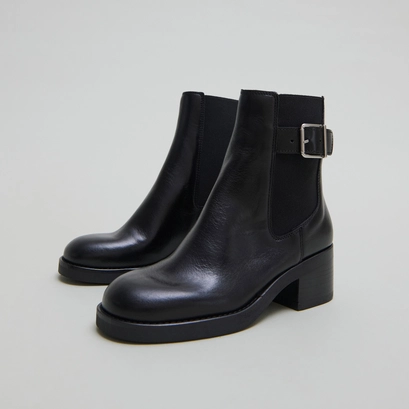 Boots &agrave; &eacute;lastiques et boucles ajustables... in black leather | boulou