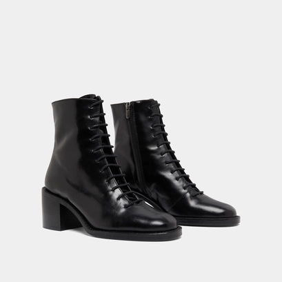 Bottines &agrave; lacets et talons d&eacute;bordants in black leather | brindille