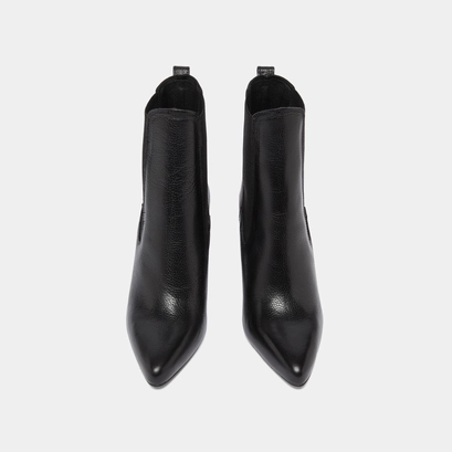 Bottines &agrave; talons et bouts pointus in black grained leather | brook