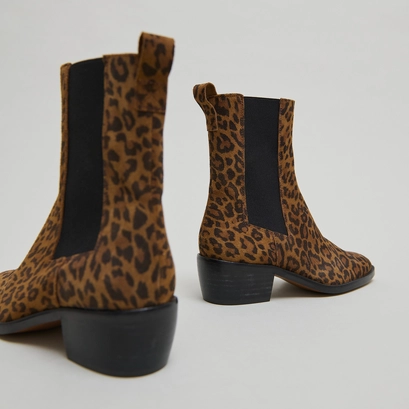 Boots &agrave; &eacute;lastiques in leopard print suede | maeva