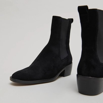 Boots &agrave; &eacute;lastiques in black suede | maeva