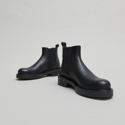 Boots &agrave; &eacute;lastiques in black leather | melanie