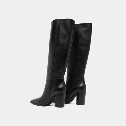 Bottes &agrave; bouts pointus in black leather | plume