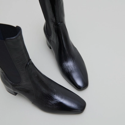 Bottines &agrave; larges &eacute;lastiques in black shiny leather | doxi
