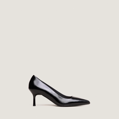 Pointed-toe pumps in black leather | dundee